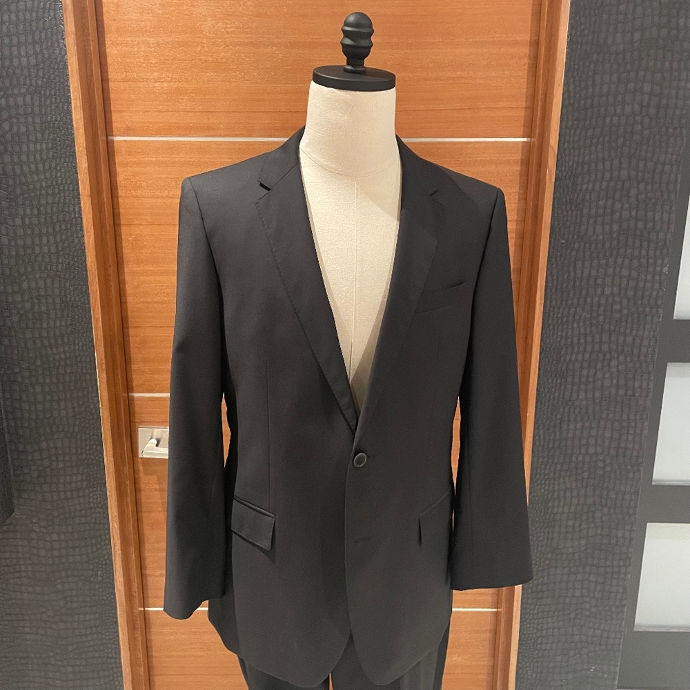 Hugo Boss Black Suit 42R